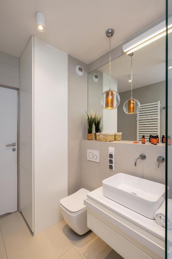 Vetulaniego With Air Conditioning & Parking By Renters Prestige Appartamento *